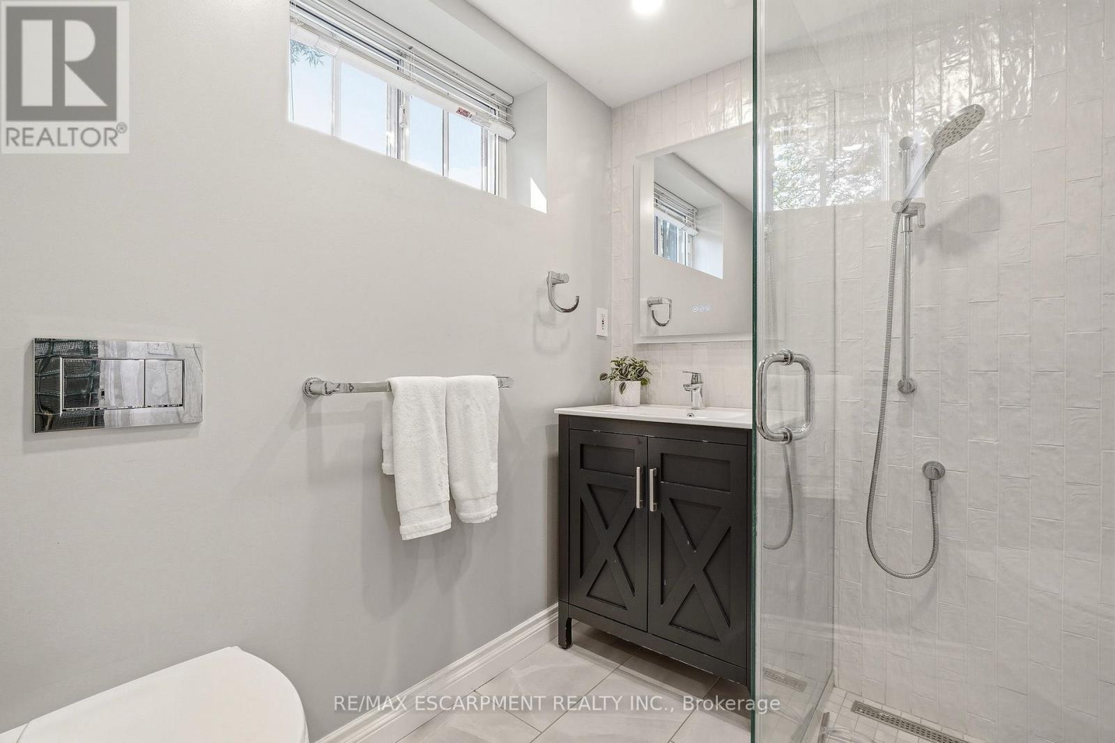 600 Deborah Crescent, Burlington, ON - Indoor Photo Showing Bathroom