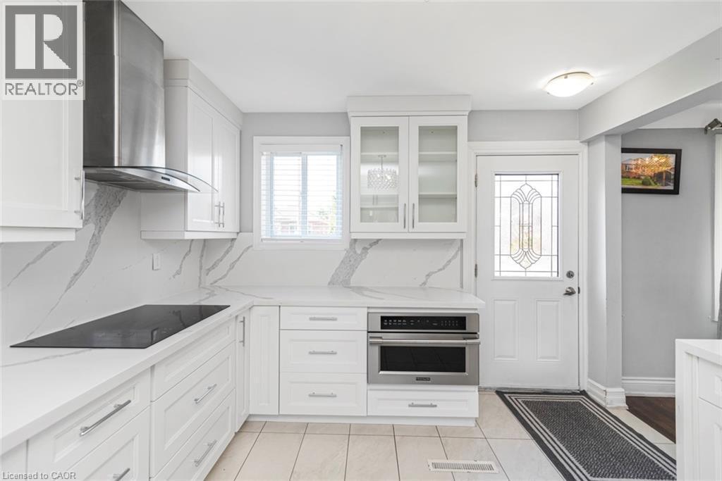 33 Alderney Avenue, Hamilton, ON - Indoor Photo Showing Kitchen
