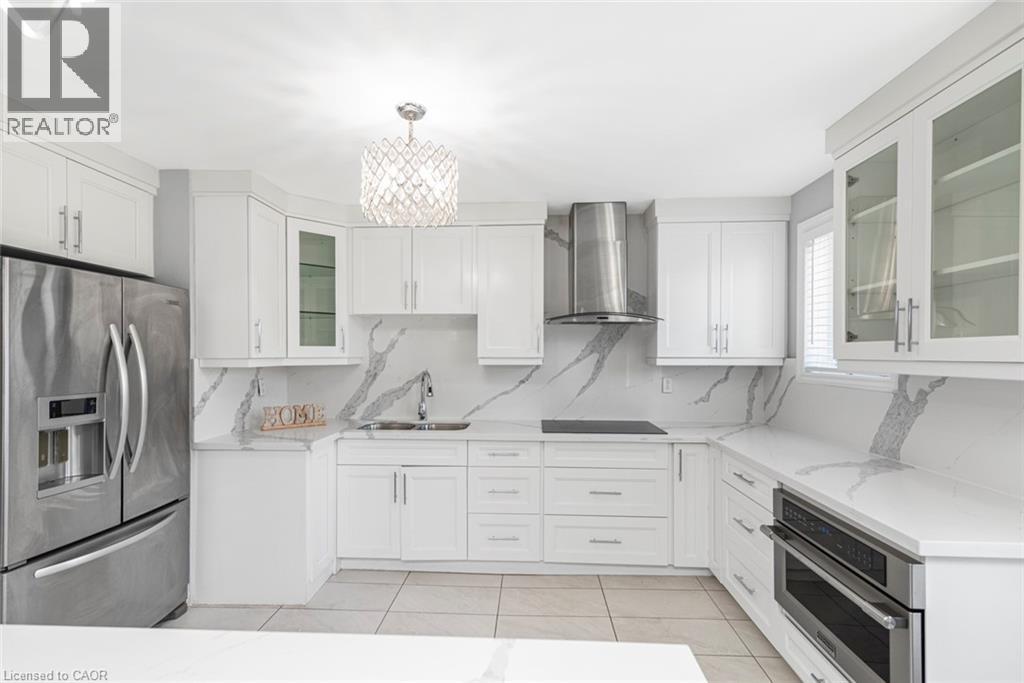 33 Alderney Avenue, Hamilton, ON - Indoor Photo Showing Kitchen