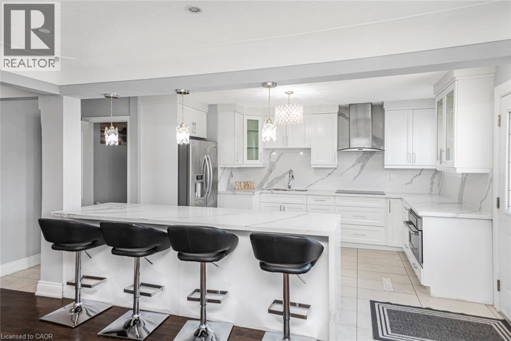 33 Alderney Avenue, Hamilton, ON - Indoor Photo Showing Kitchen With Upgraded Kitchen