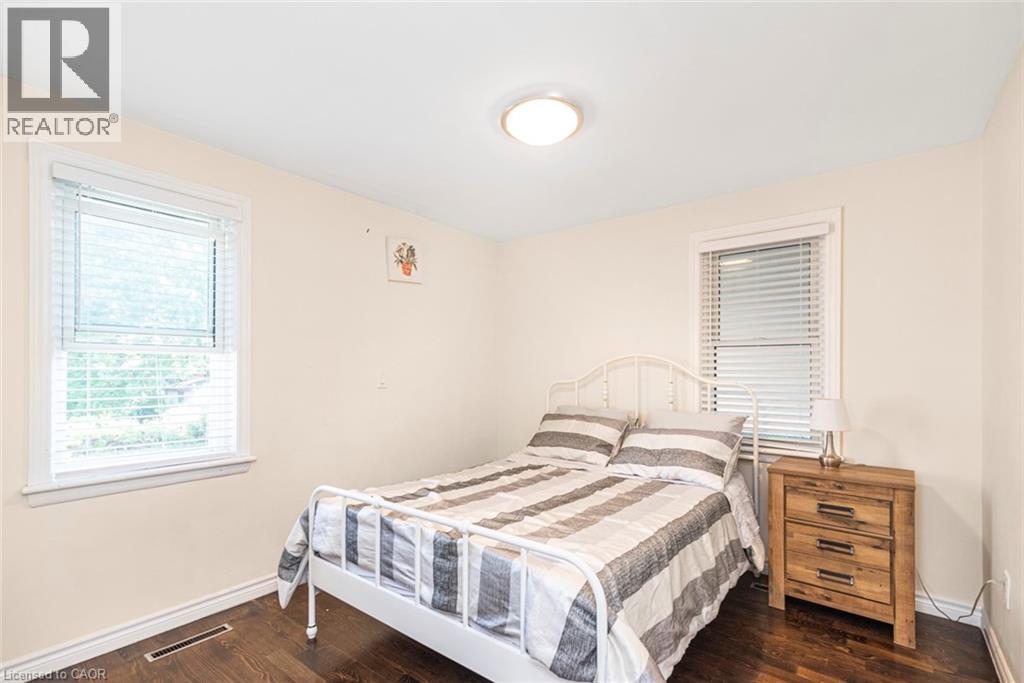 33 Alderney Avenue, Hamilton, ON - Indoor Photo Showing Bedroom