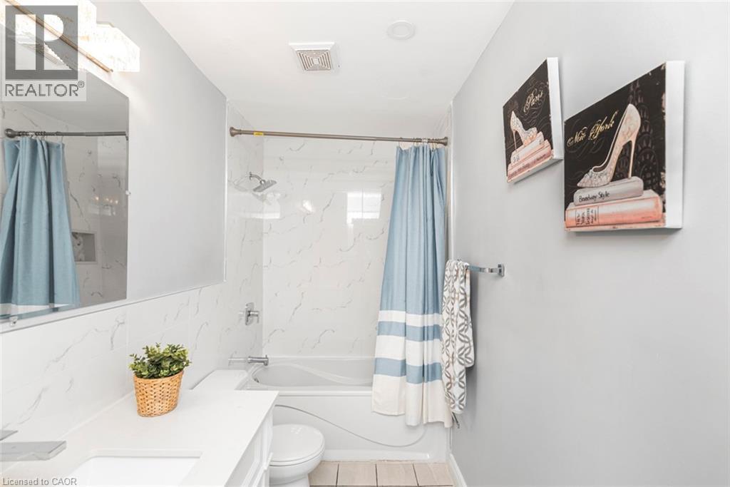 33 Alderney Avenue, Hamilton, ON - Indoor Photo Showing Bathroom