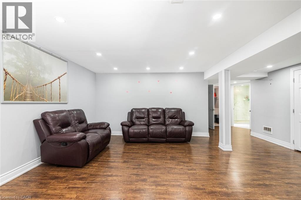33 Alderney Avenue, Hamilton, ON - Indoor