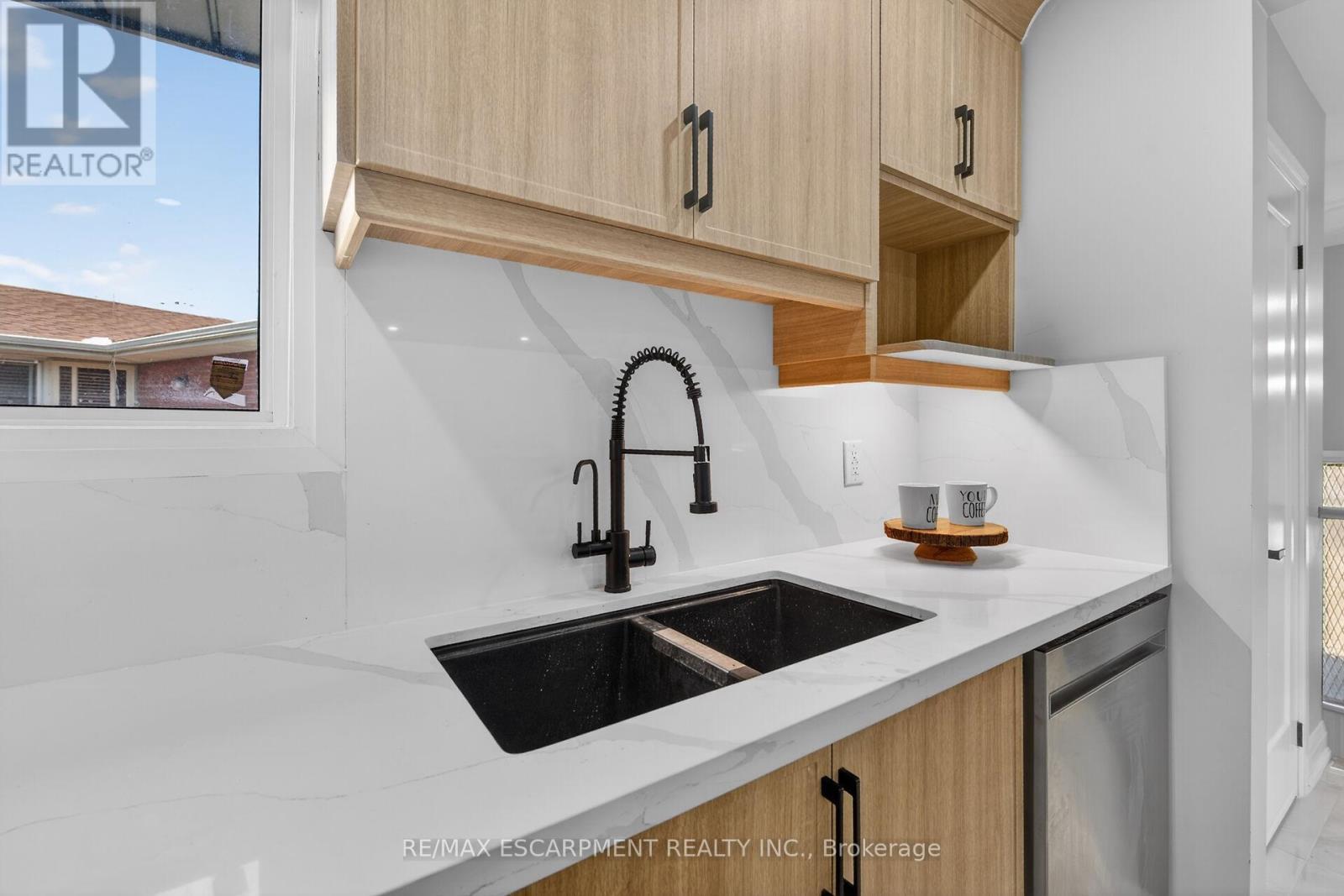 83 Riverdale Drive, Hamilton, ON - Indoor Photo Showing Kitchen With Double Sink