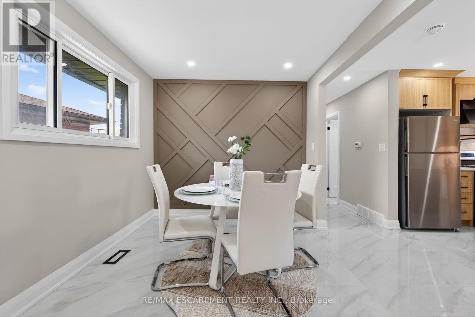 83 Riverdale Drive, Hamilton, ON - Indoor Photo Showing Dining Room