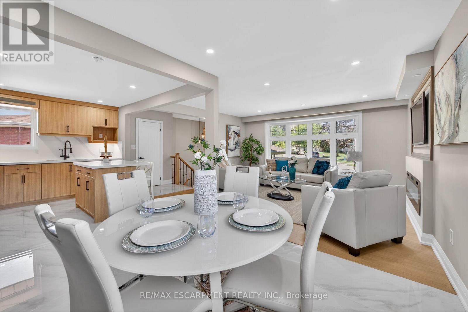 83 Riverdale Drive, Hamilton, ON - Indoor Photo Showing Dining Room