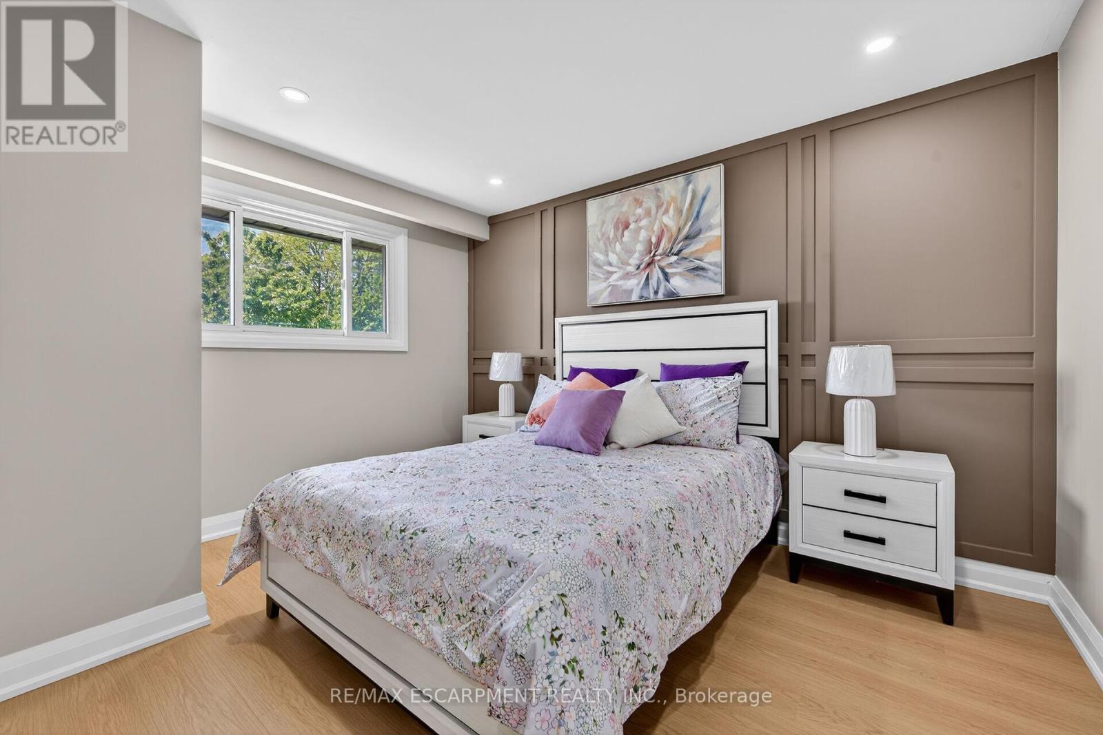 83 Riverdale Drive, Hamilton, ON - Indoor Photo Showing Bedroom
