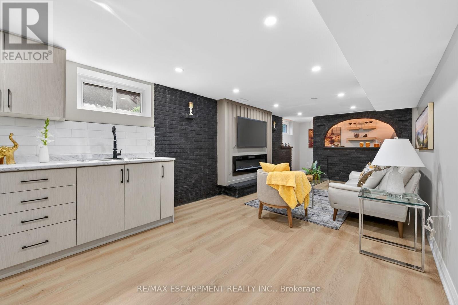83 Riverdale Drive, Hamilton, ON - Indoor