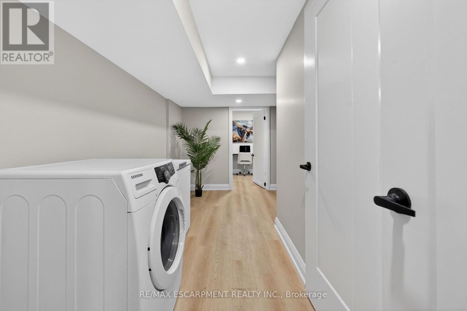83 Riverdale Drive, Hamilton, ON - Indoor Photo Showing Laundry Room