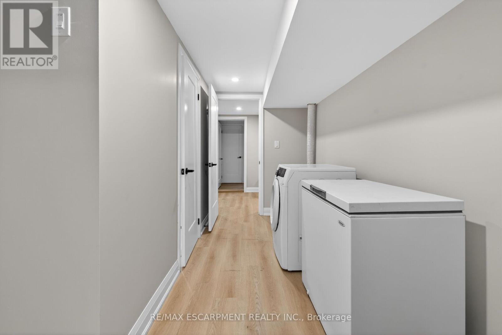 83 Riverdale Drive, Hamilton, ON - Indoor Photo Showing Laundry Room