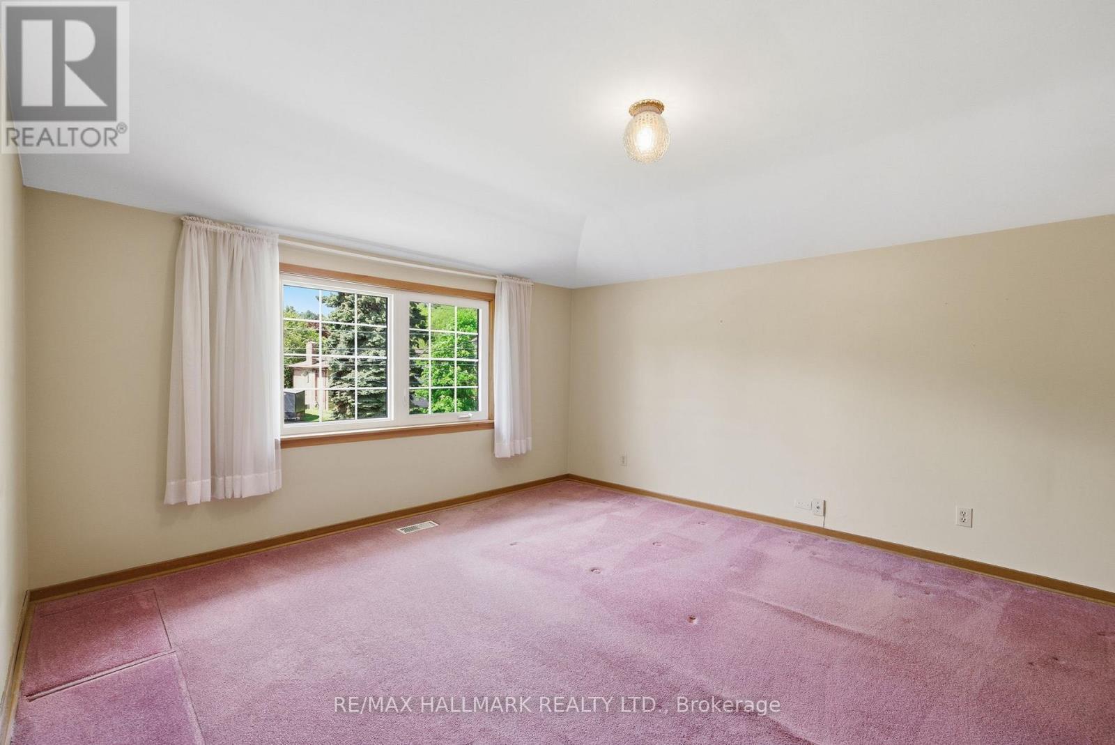 5 Bethune Boulevard, Toronto, ON - Indoor Photo Showing Other Room