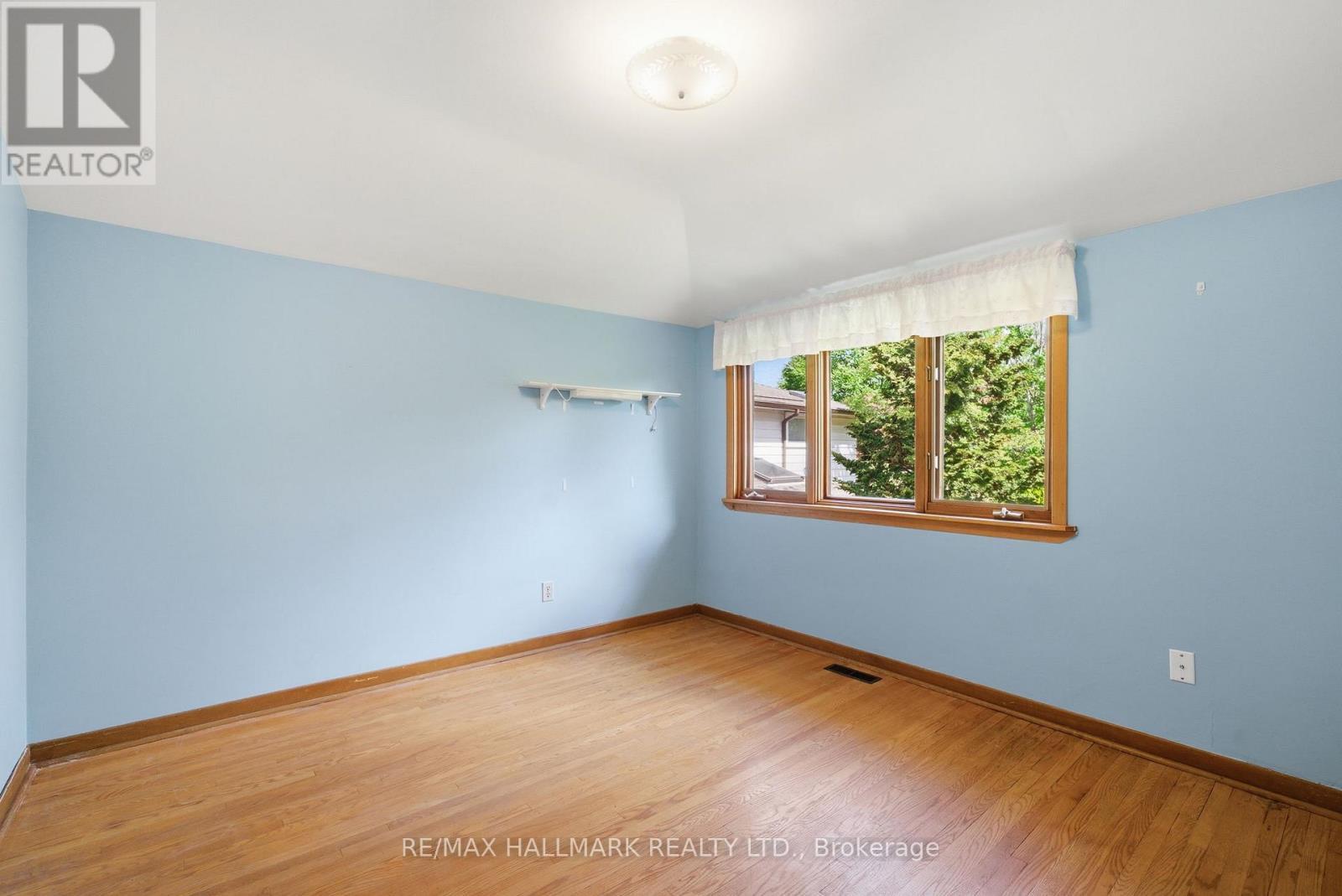 5 Bethune Boulevard, Toronto, ON - Indoor Photo Showing Other Room