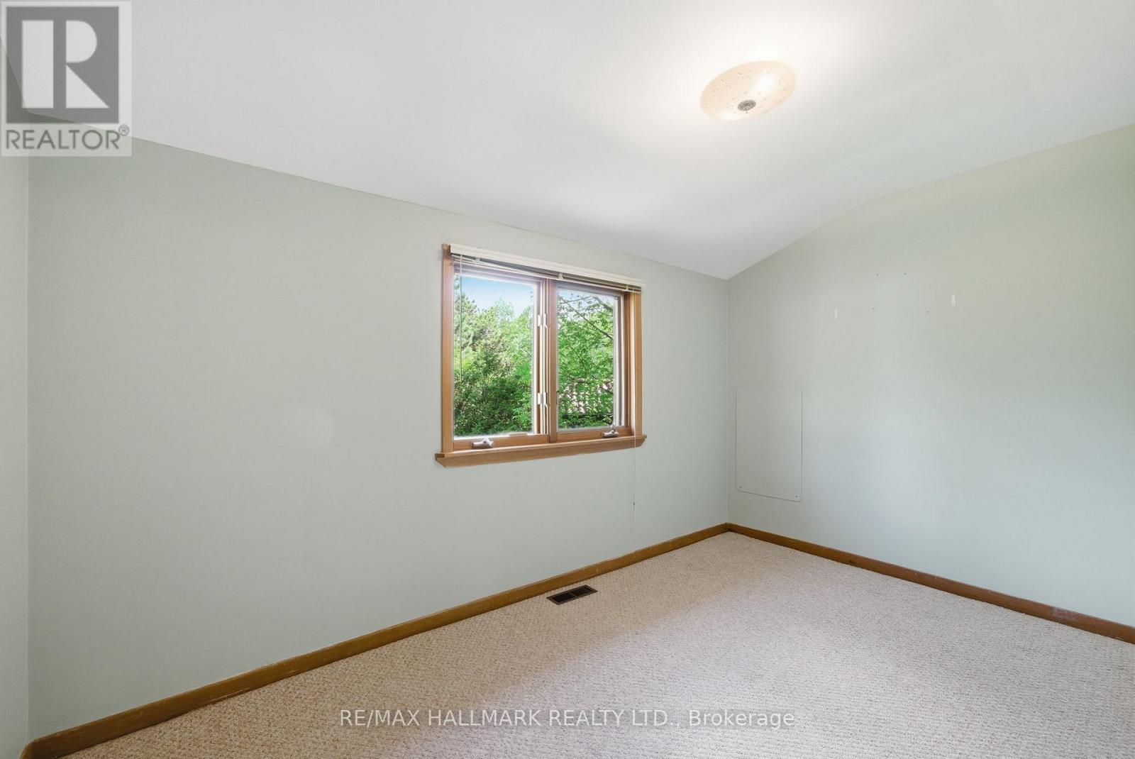 5 Bethune Boulevard, Toronto, ON - Indoor Photo Showing Other Room