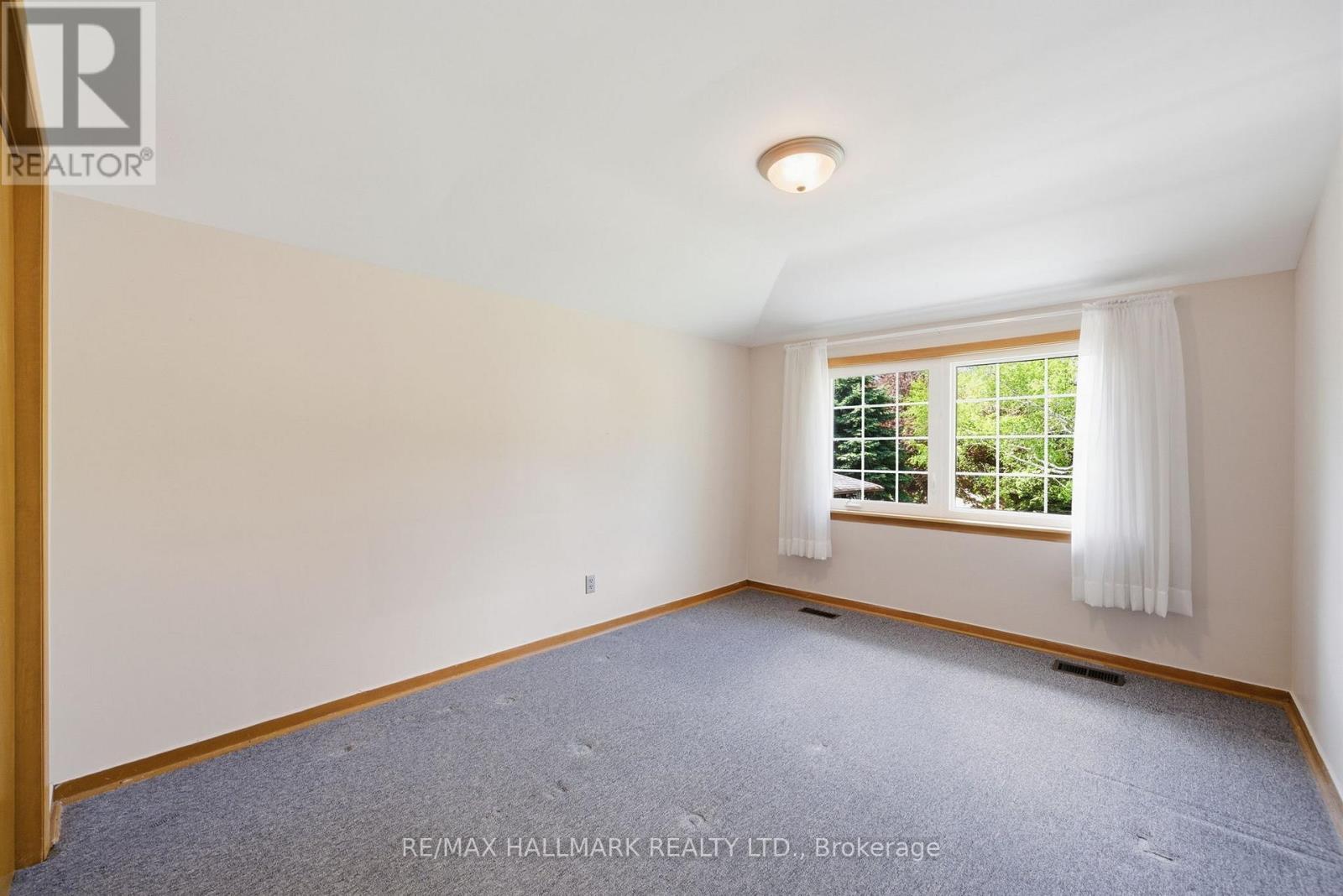 5 Bethune Boulevard, Toronto, ON - Indoor Photo Showing Other Room