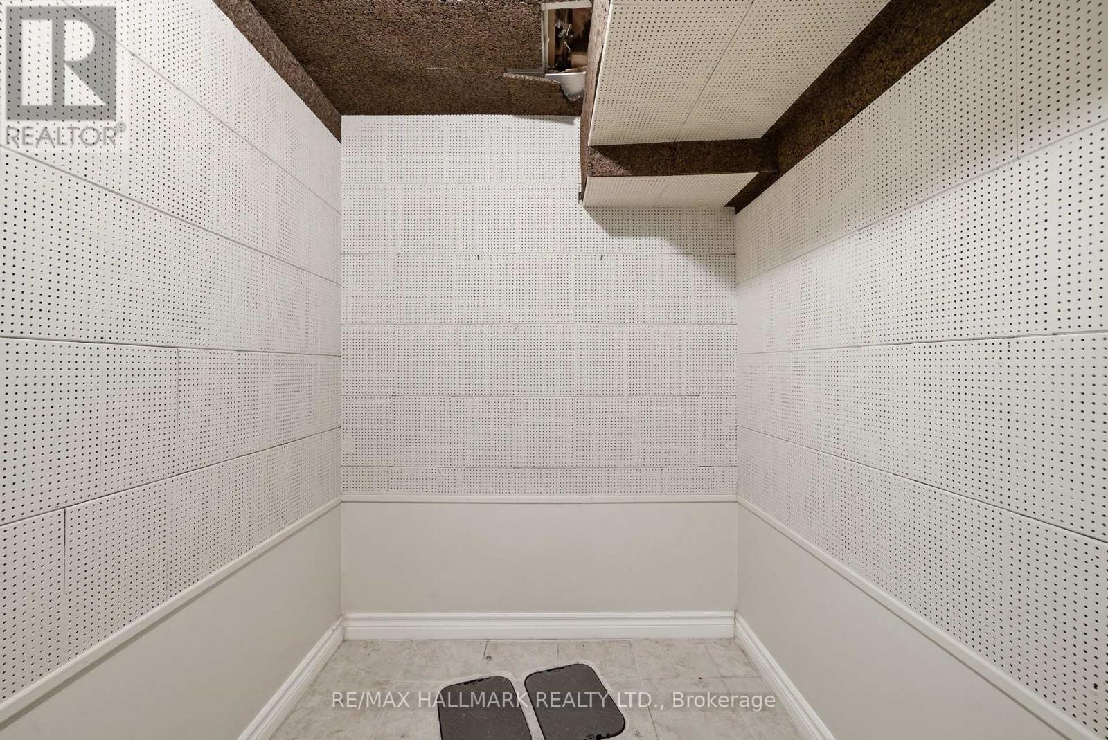 5 Bethune Boulevard, Toronto, ON - Indoor