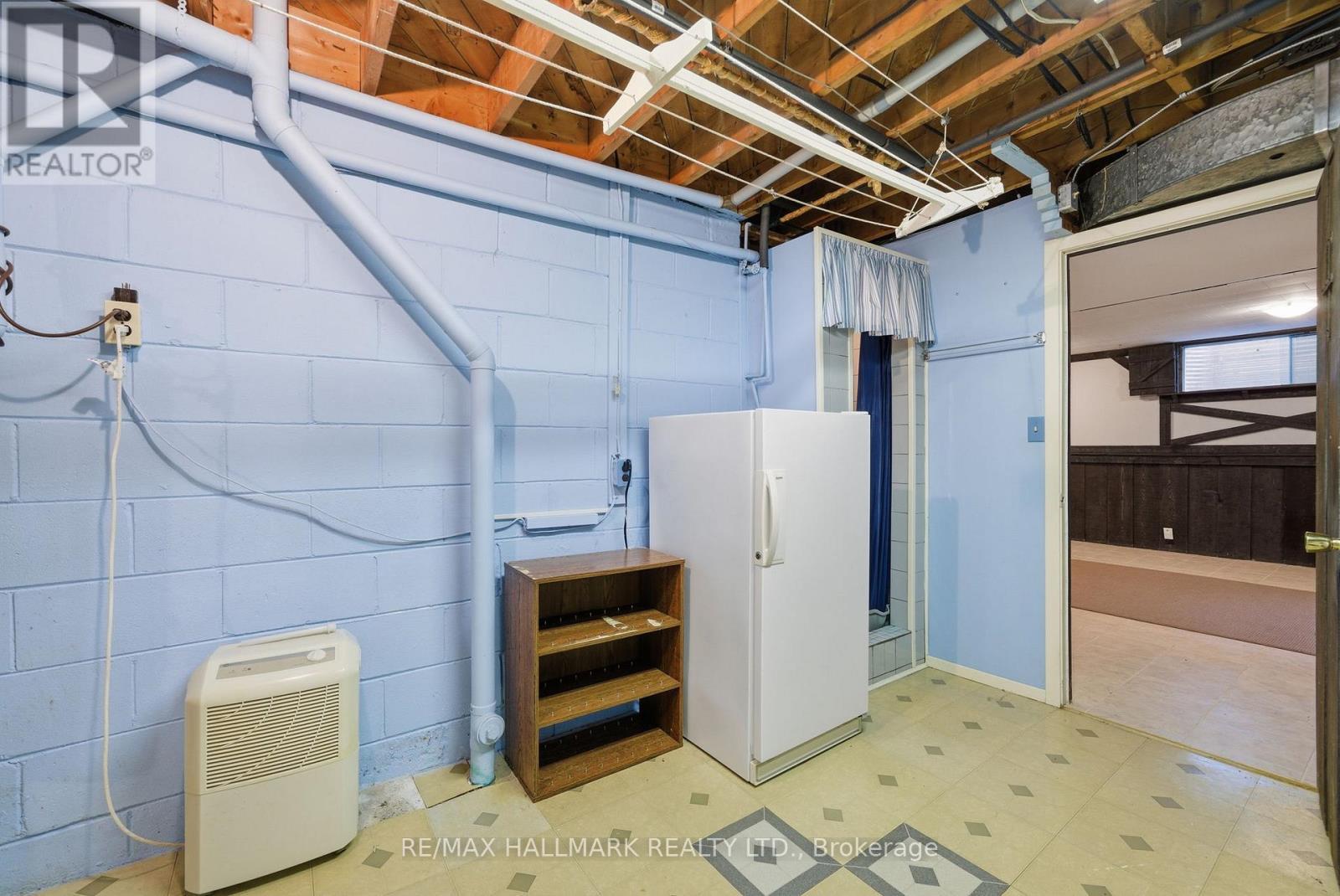 5 Bethune Boulevard, Toronto, ON - Indoor Photo Showing Basement