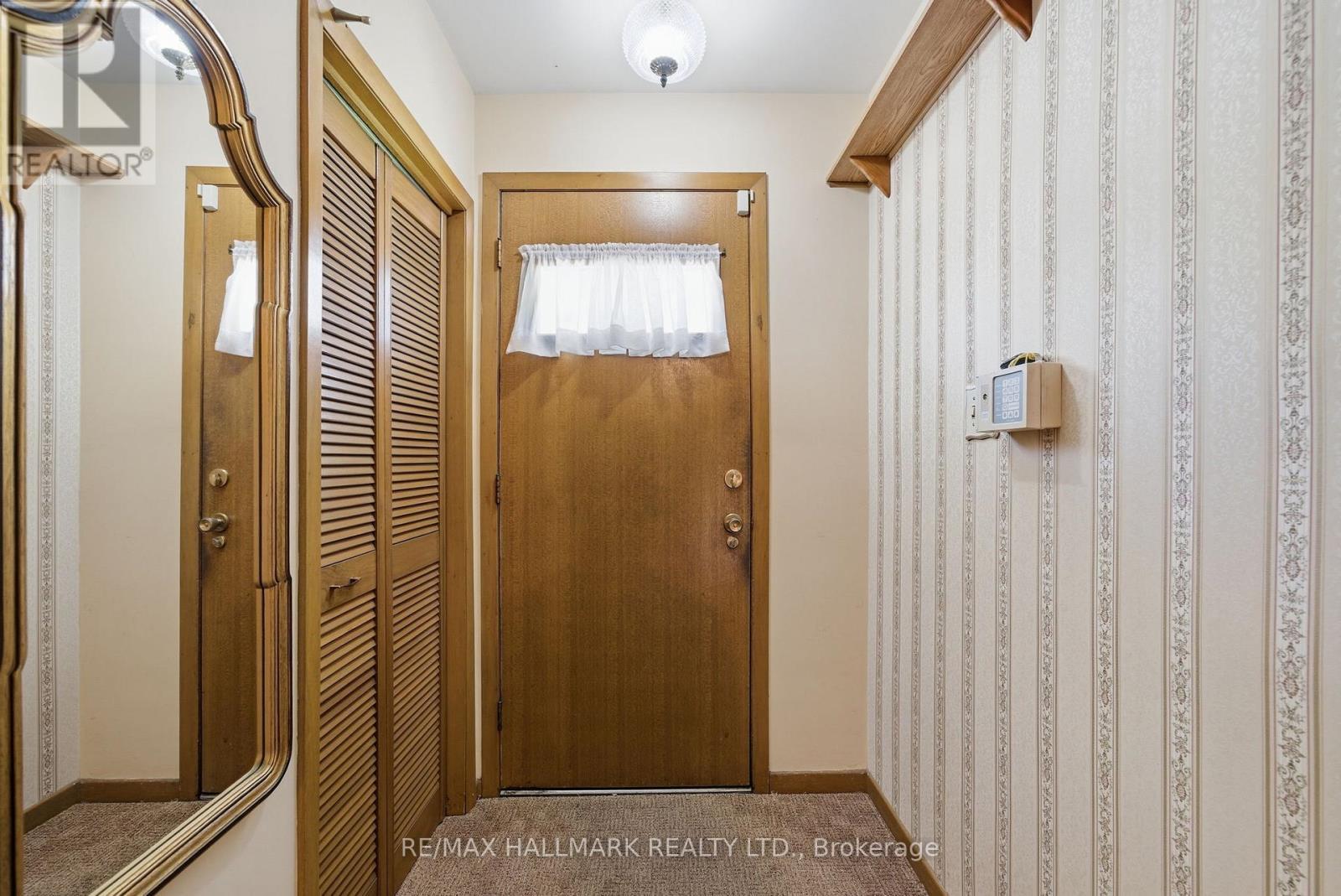 5 Bethune Boulevard, Toronto, ON - Indoor Photo Showing Other Room