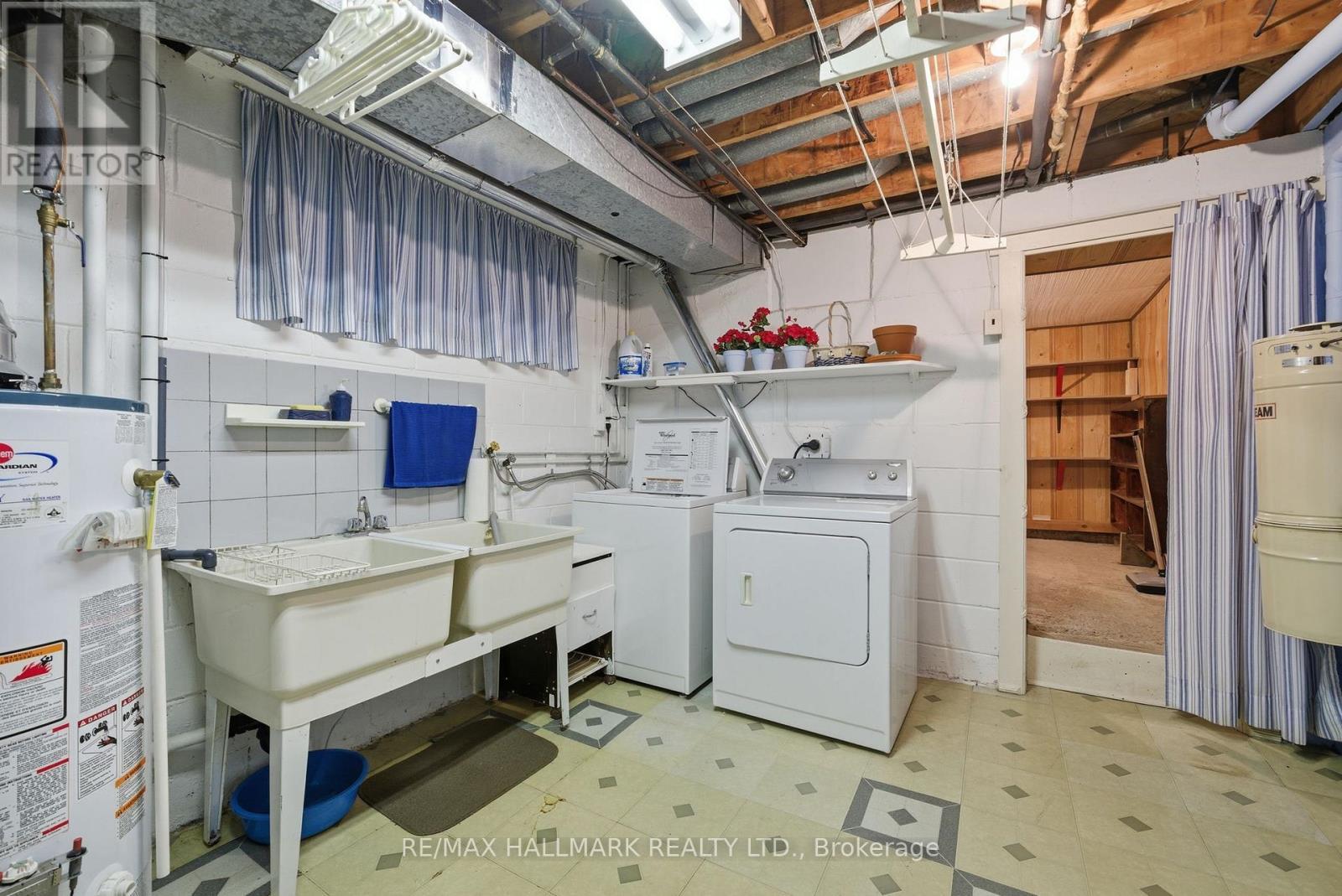 5 Bethune Boulevard, Toronto, ON - Indoor Photo Showing Laundry Room
