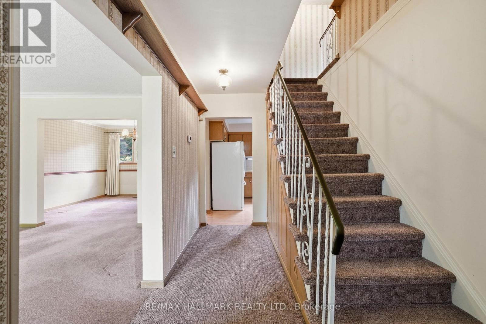 5 Bethune Boulevard, Toronto, ON - Indoor Photo Showing Other Room