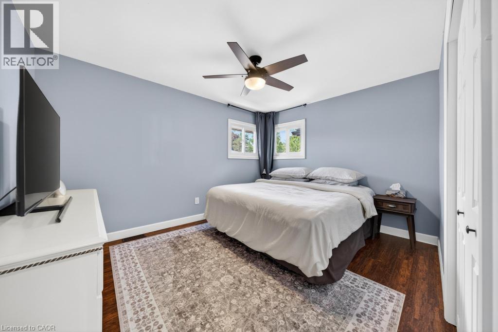 118 West 33Rd Street, Hamilton, ON - Indoor Photo Showing Bedroom