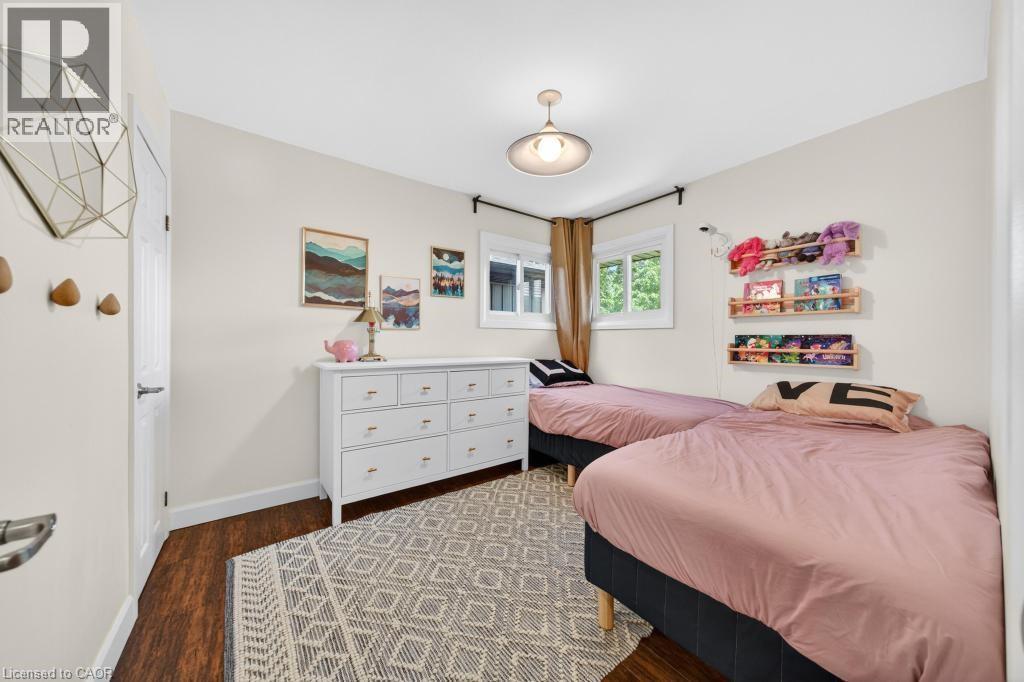 118 West 33Rd Street, Hamilton, ON - Indoor Photo Showing Bedroom