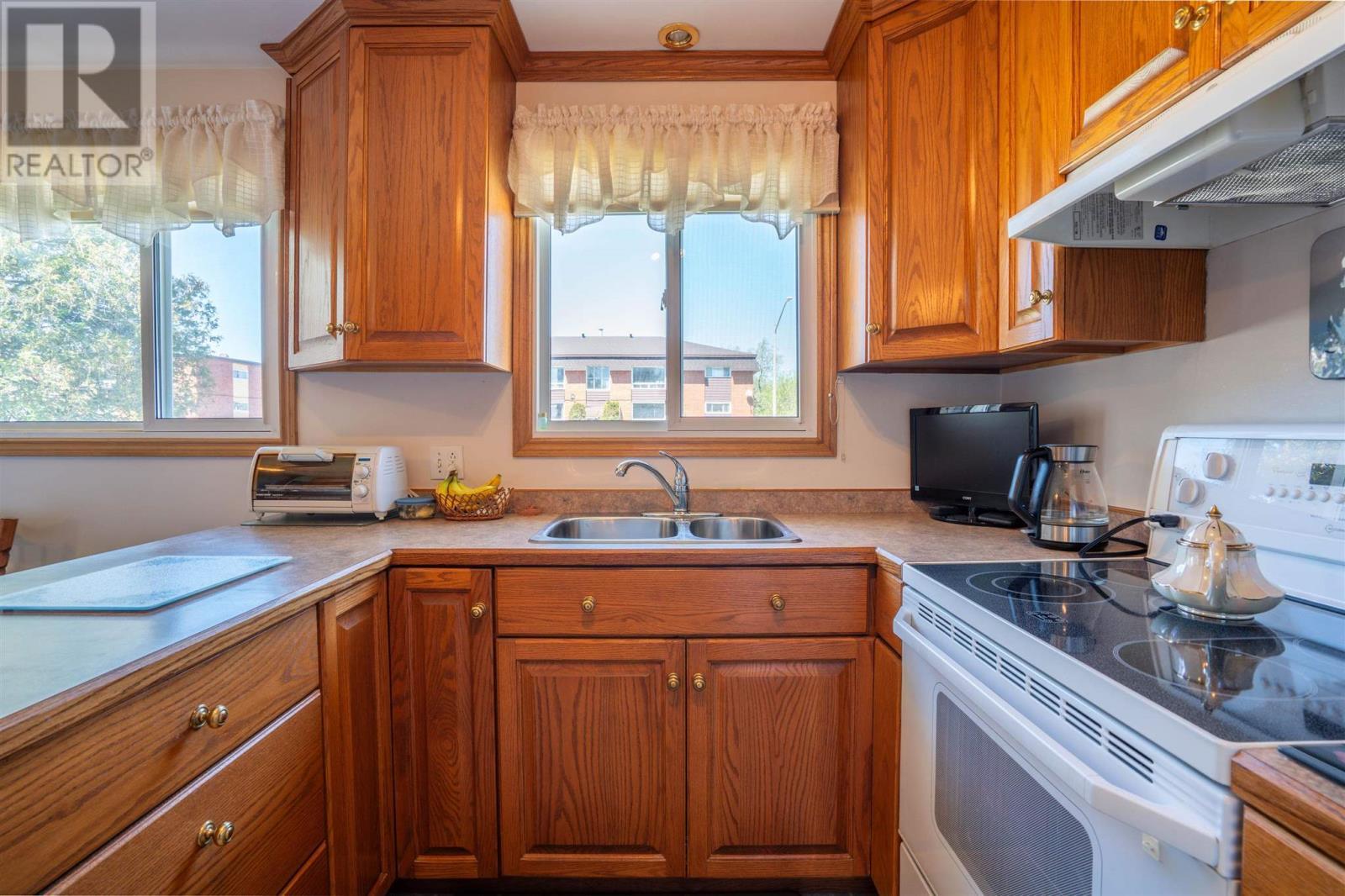 617 Mcnabb St, Sault Ste. Marie, ON - Indoor Photo Showing Kitchen With Double Sink