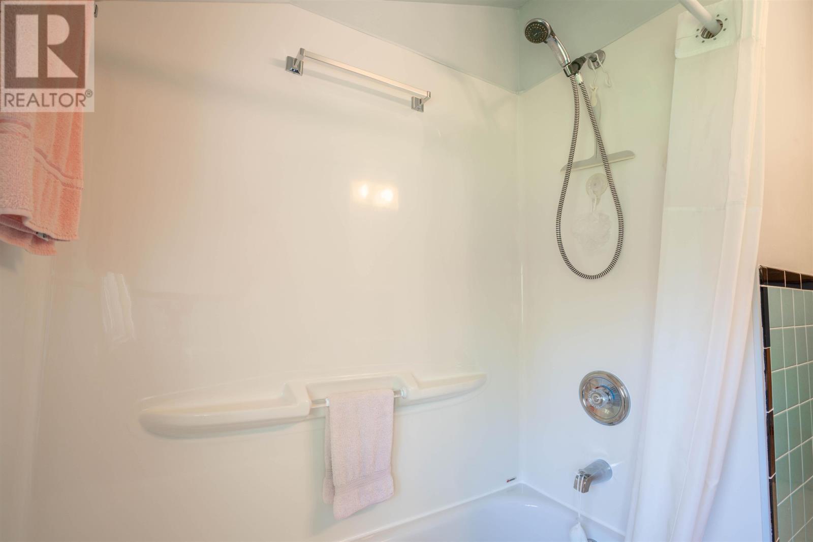 617 Mcnabb St, Sault Ste. Marie, ON - Indoor Photo Showing Bathroom