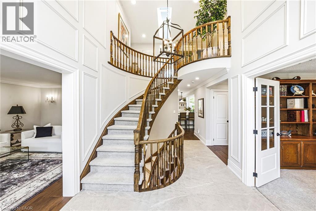 33 Golfview Crescent, Dundas, ON - Indoor Photo Showing Other Room