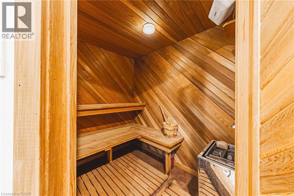 33 Golfview Crescent, Dundas, ON - Indoor Photo Showing Other Room