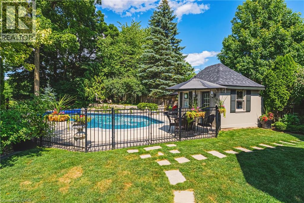 33 Golfview Crescent, Dundas, ON - Outdoor With In Ground Pool With Backyard