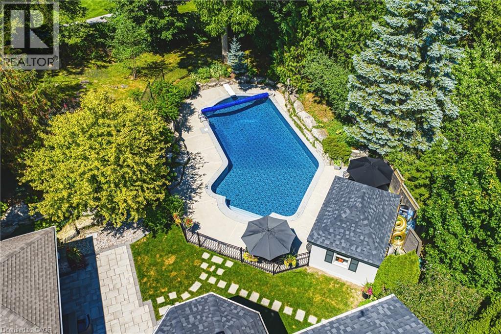 33 Golfview Crescent, Dundas, ON - Outdoor With In Ground Pool