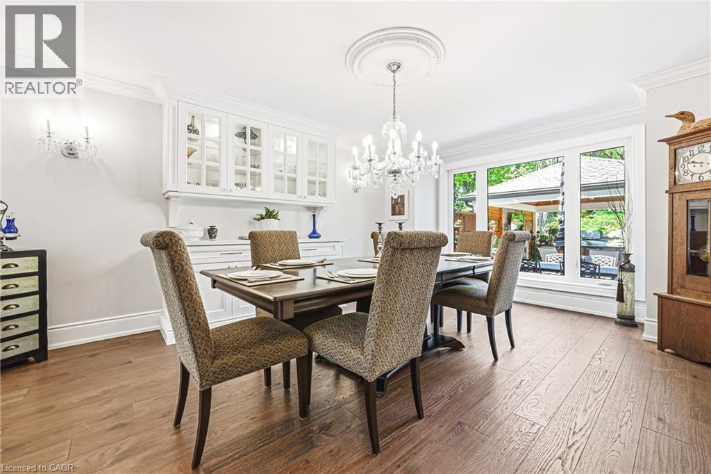 33 Golfview Crescent, Dundas, ON - Indoor Photo Showing Dining Room