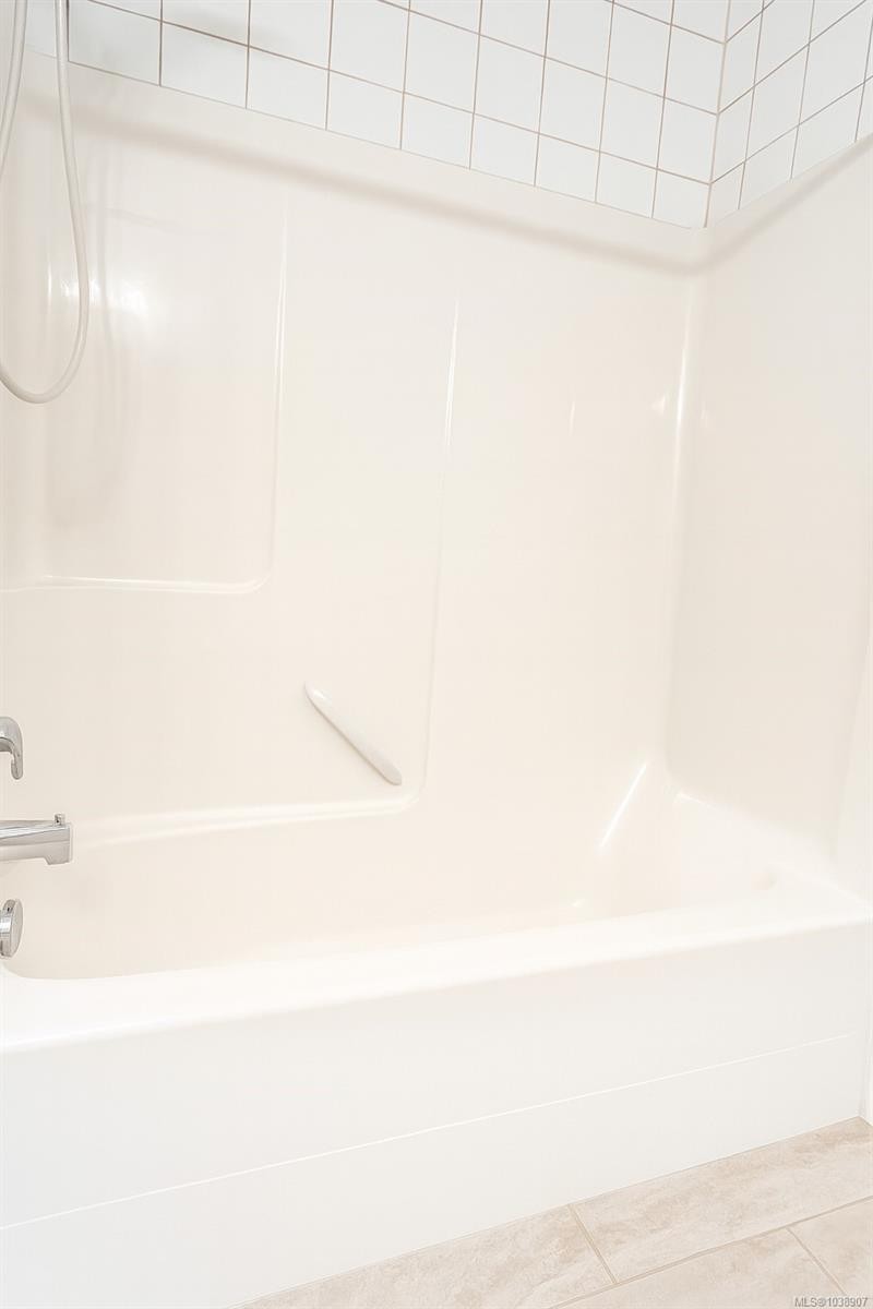 #207-2568 Dingwall St, Duncan, BC - Indoor Photo Showing Bathroom