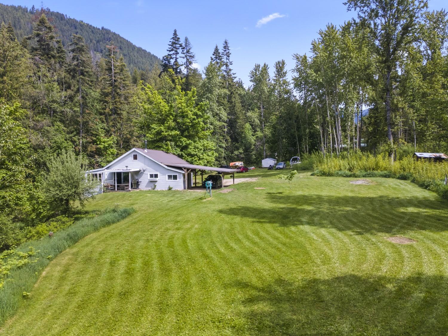 5510 Duck Creek Road, Wynndel, BC - Outdoor