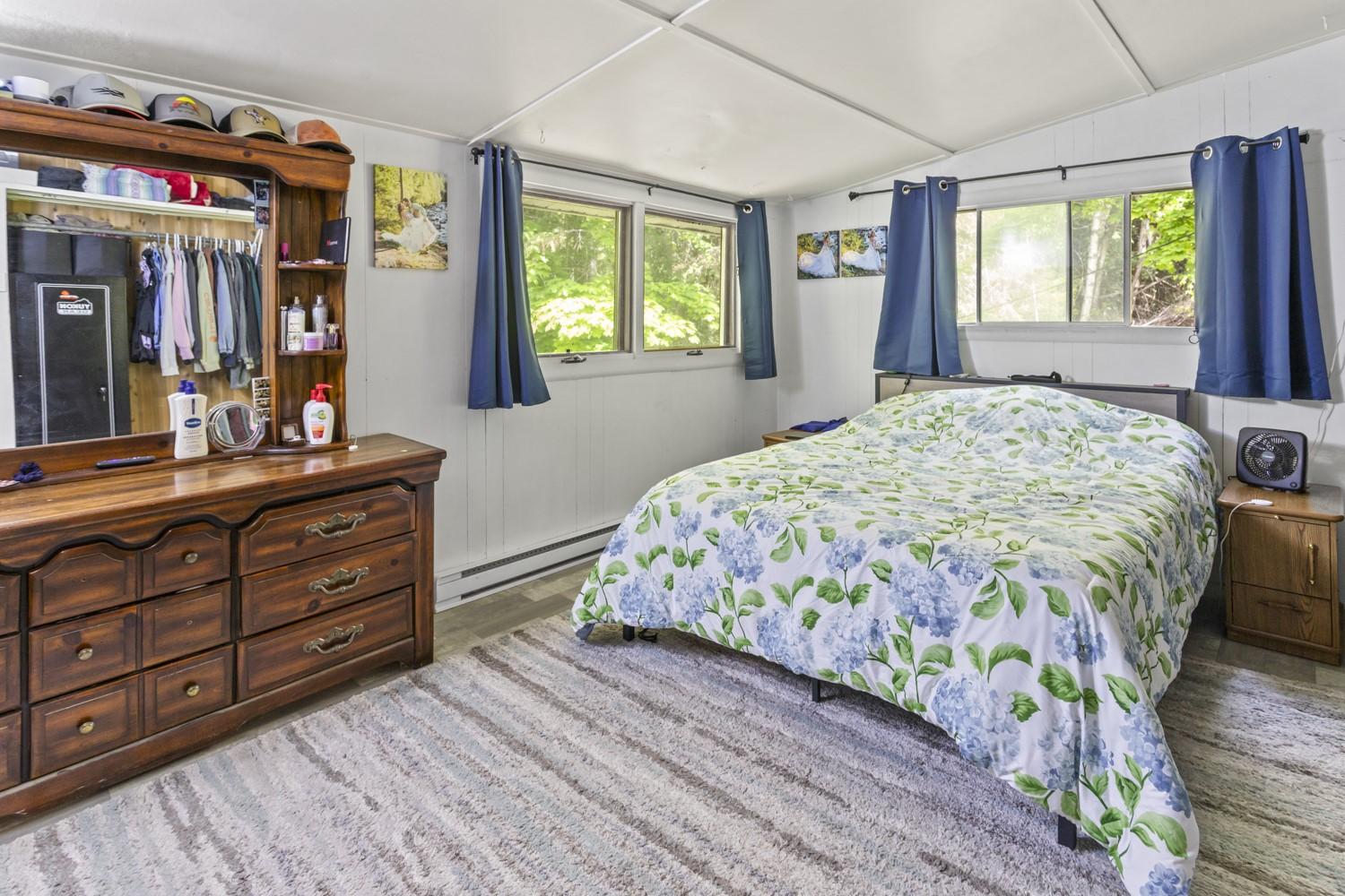 5510 Duck Creek Road, Wynndel, BC - Indoor Photo Showing Bedroom