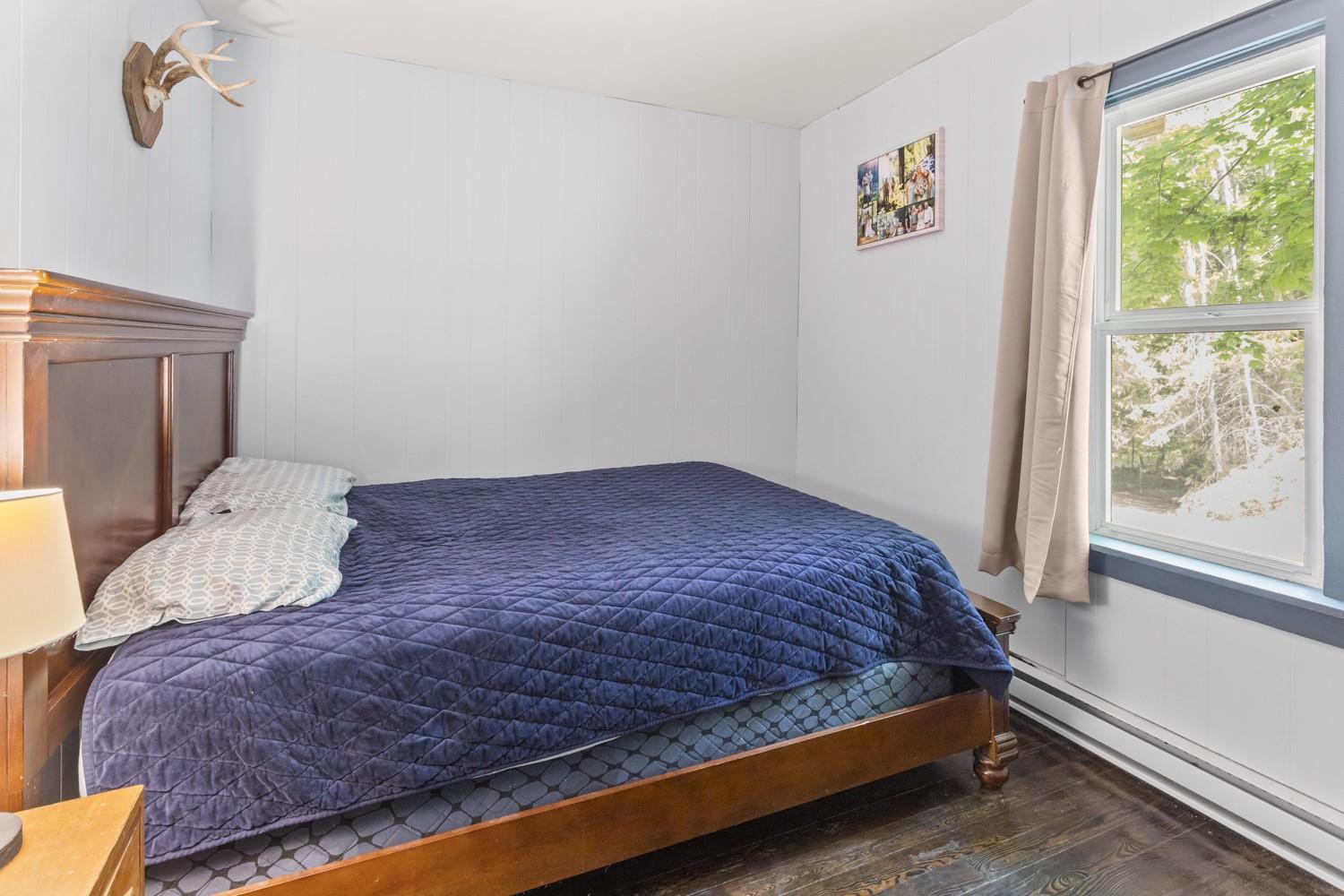 5510 Duck Creek Road, Wynndel, BC - Indoor Photo Showing Bedroom