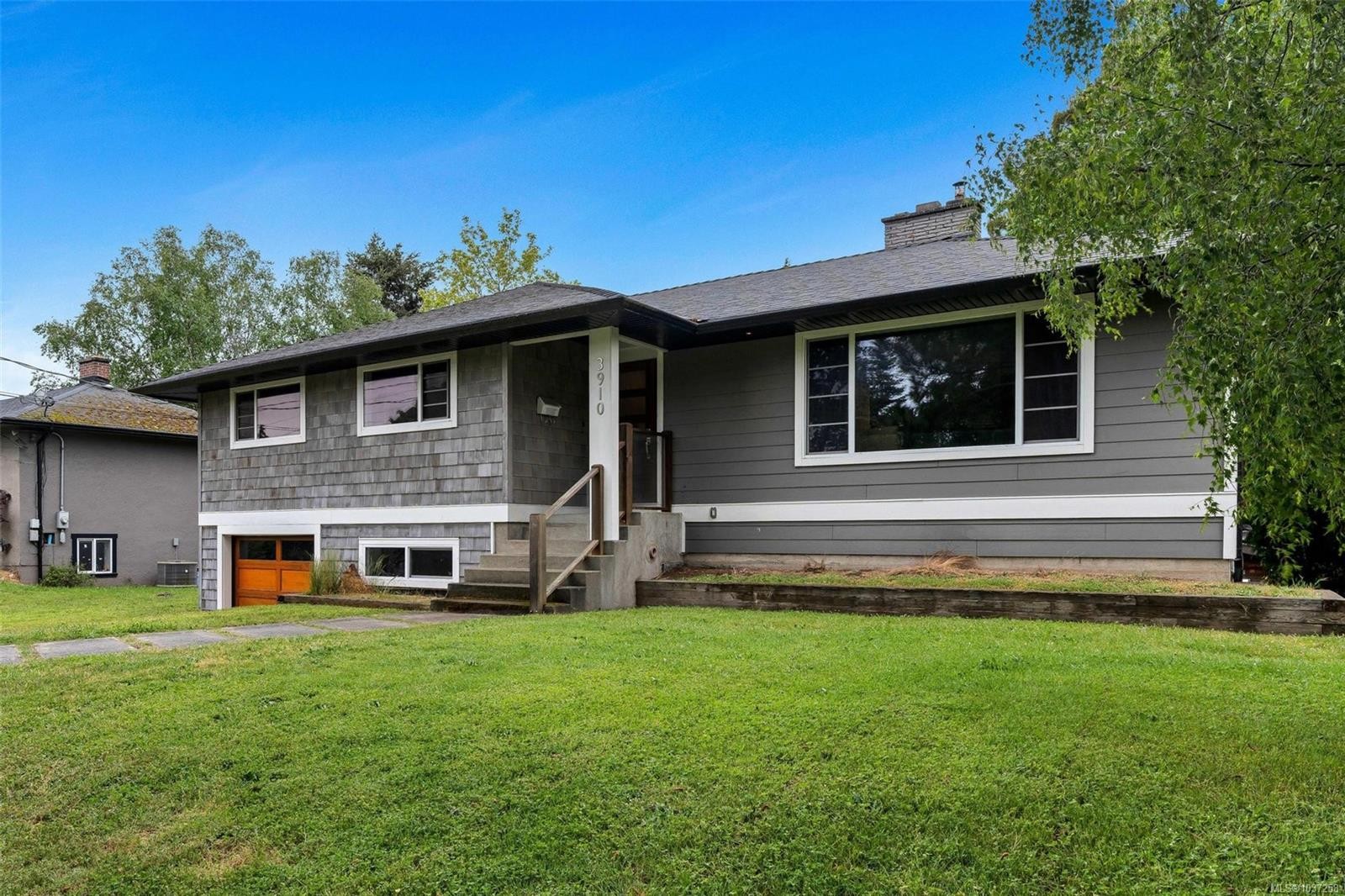 3910 Hobbs St, Saanich, BC