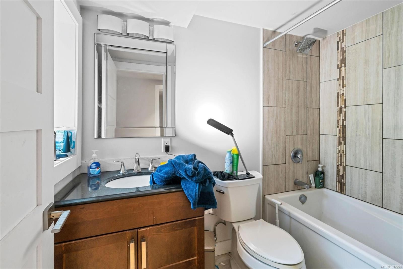 3910 Hobbs St, Saanich, BC