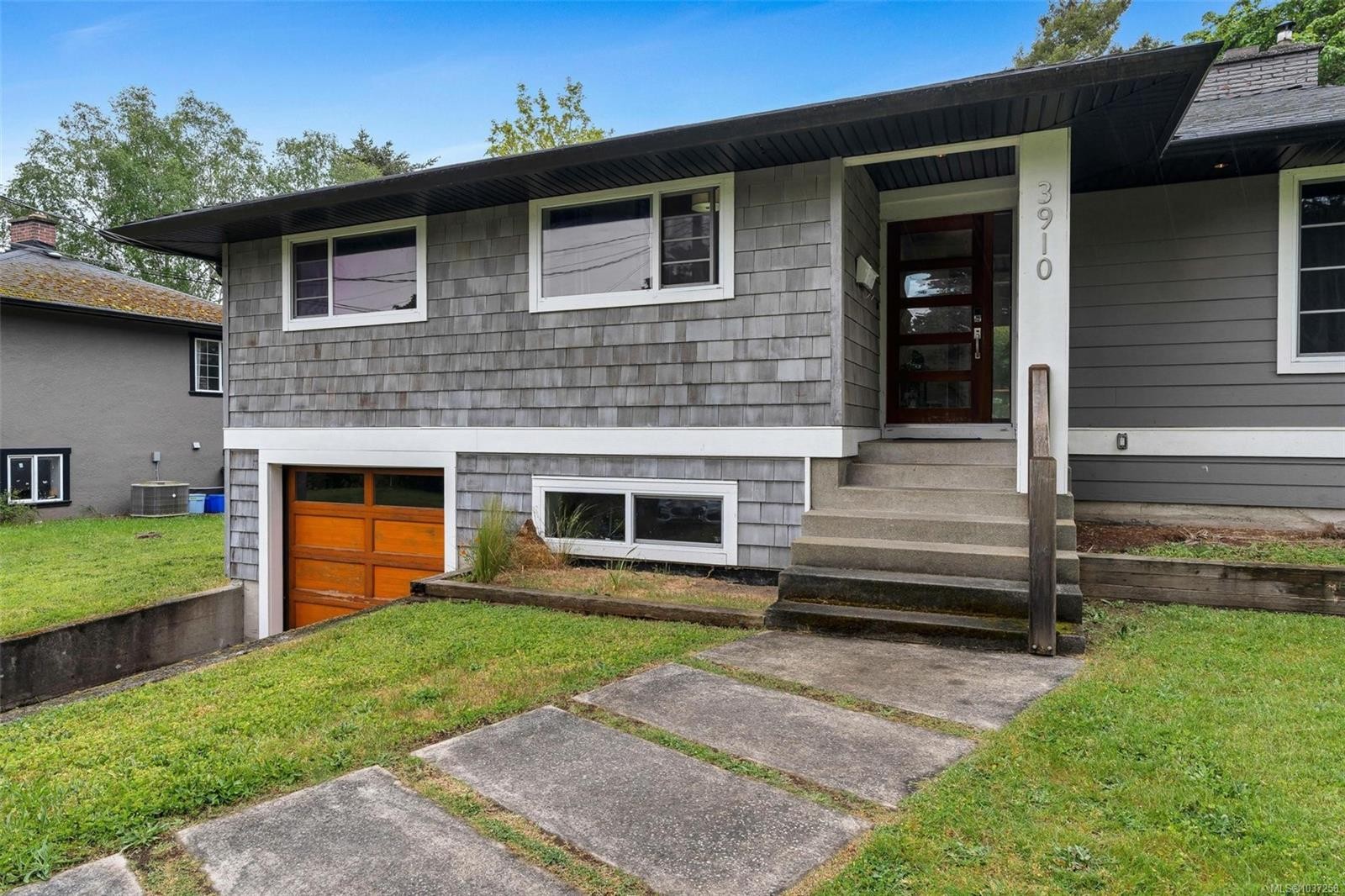 3910 Hobbs St, Saanich, BC
