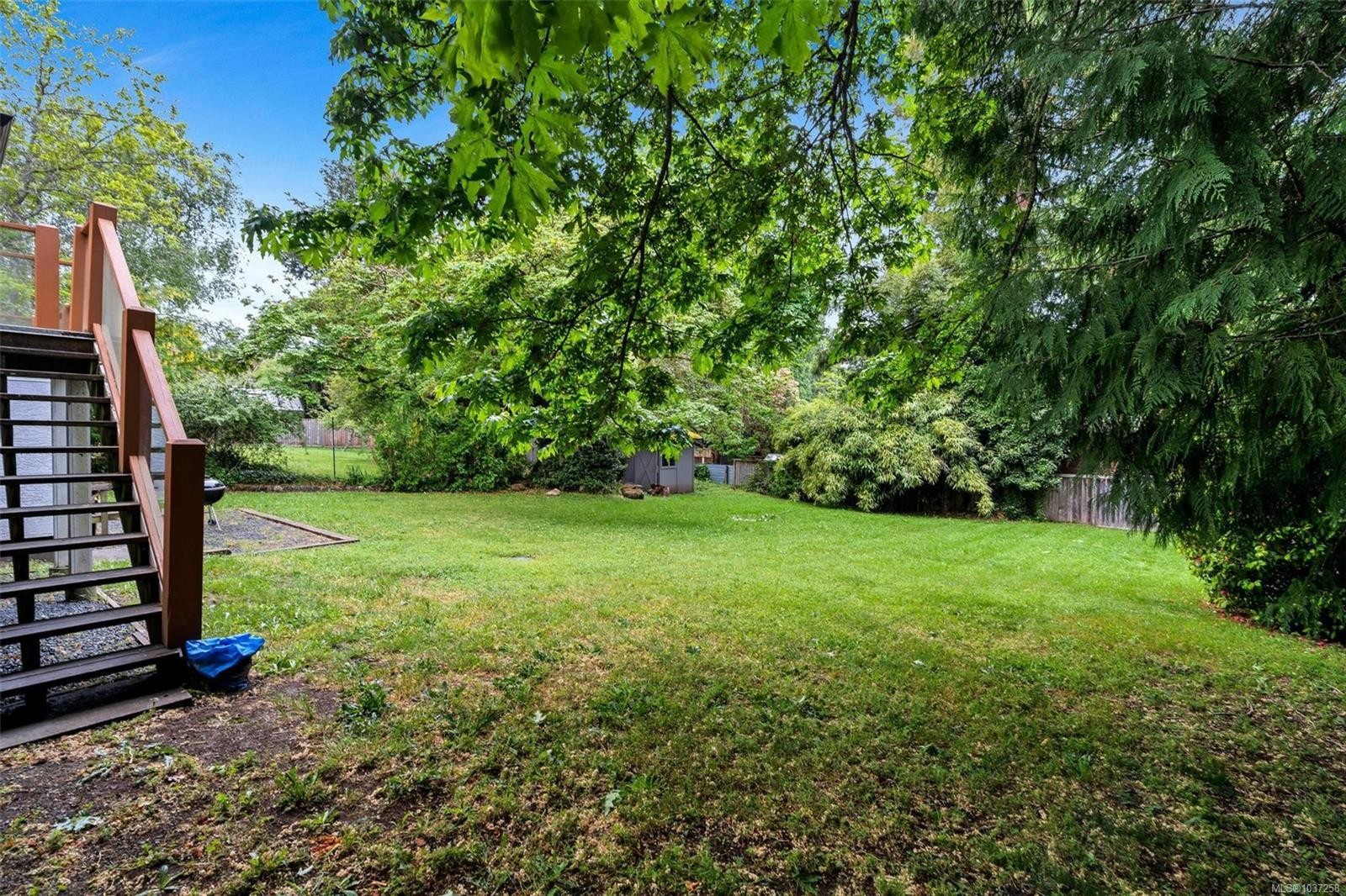 3910 Hobbs St, Saanich, BC