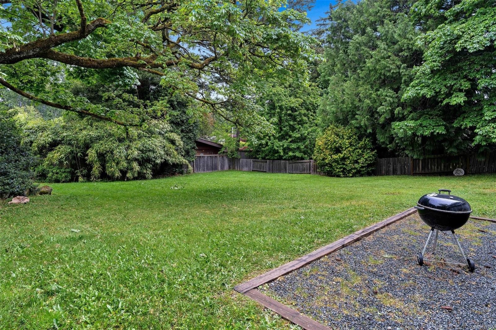 3910 Hobbs St, Saanich, BC