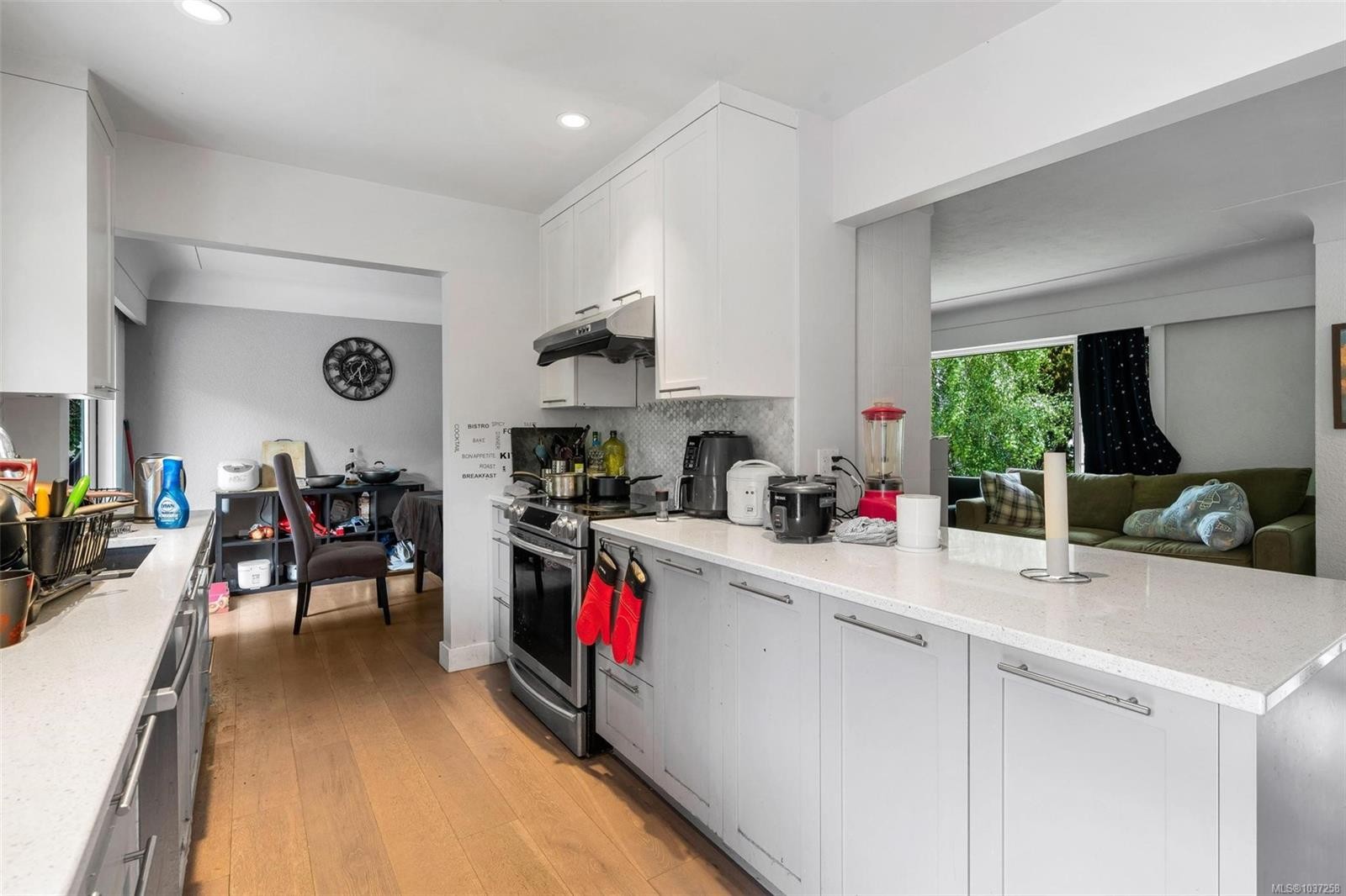 3910 Hobbs St, Saanich, BC