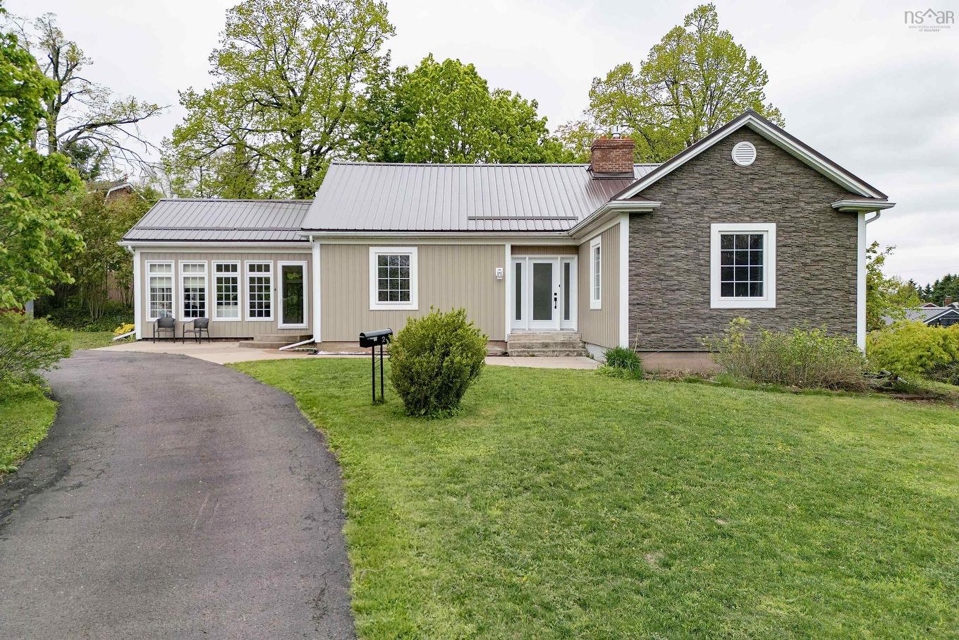 2 Lamy Street, Amherst, NS