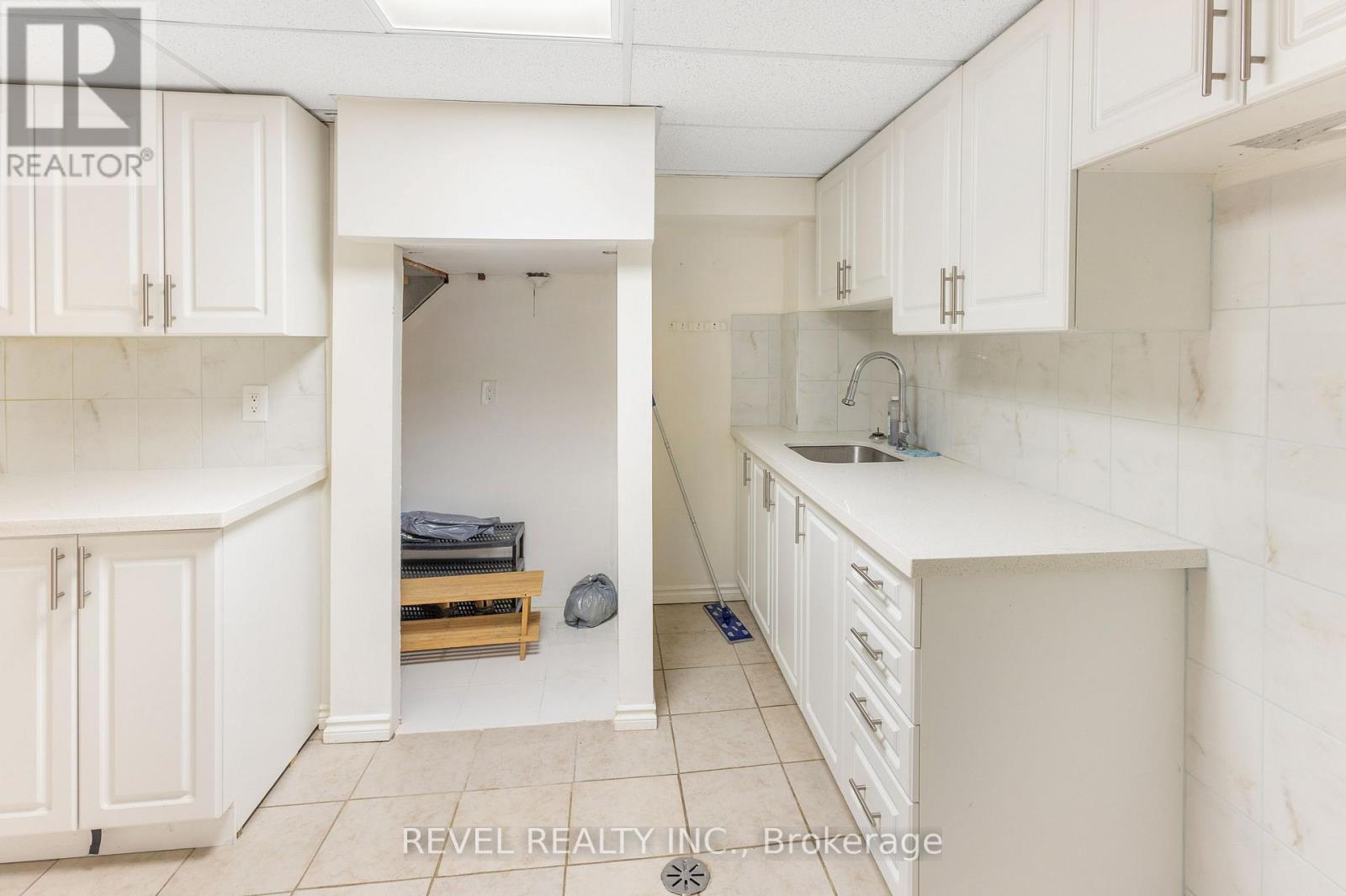 1518 Woodruff Crescent, Pickering, ON - Indoor Photo Showing Kitchen