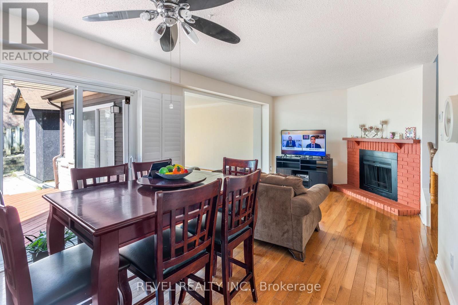 1518 Woodruff Crescent, Pickering, ON - Indoor With Fireplace