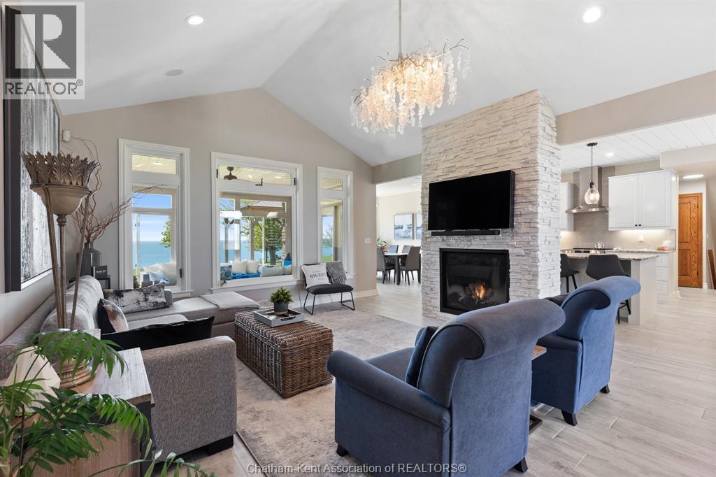 6576 Talbot Trail, Merlin, ON - Indoor Photo Showing Living Room With Fireplace