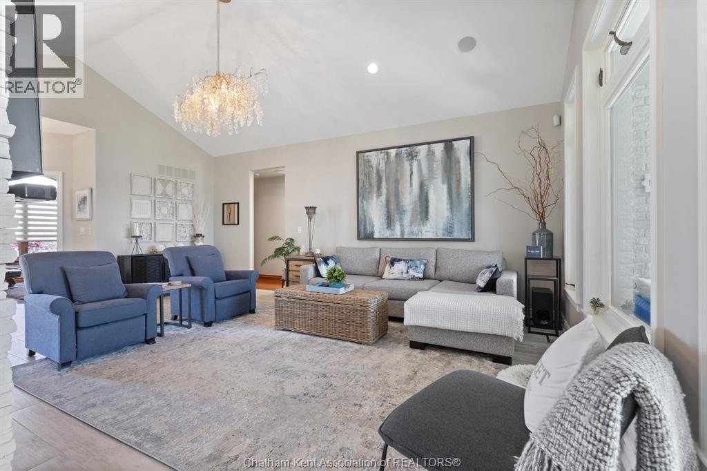 6576 Talbot Trail, Merlin, ON - Indoor Photo Showing Living Room