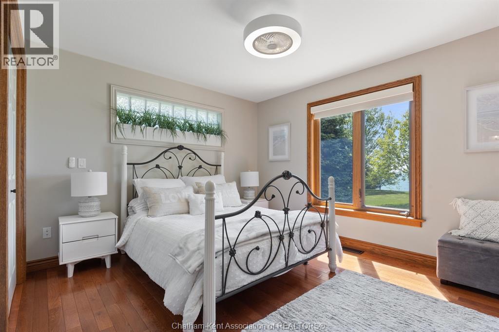 6576 Talbot Trail, Merlin, ON - Indoor Photo Showing Bedroom