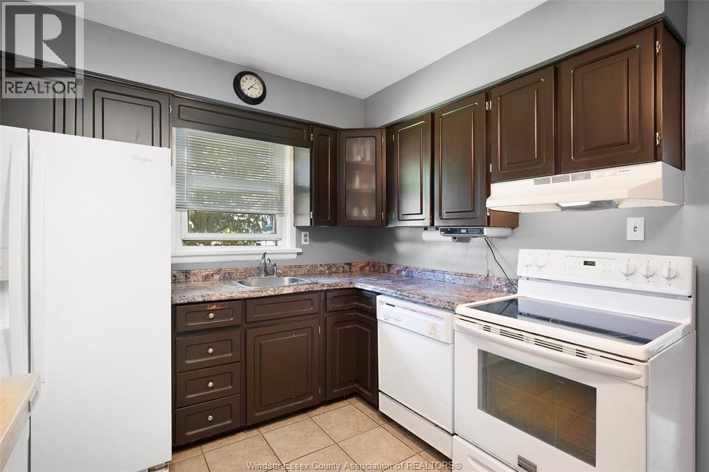 3668 Mckay, Windsor, ON - Indoor Photo Showing Kitchen
