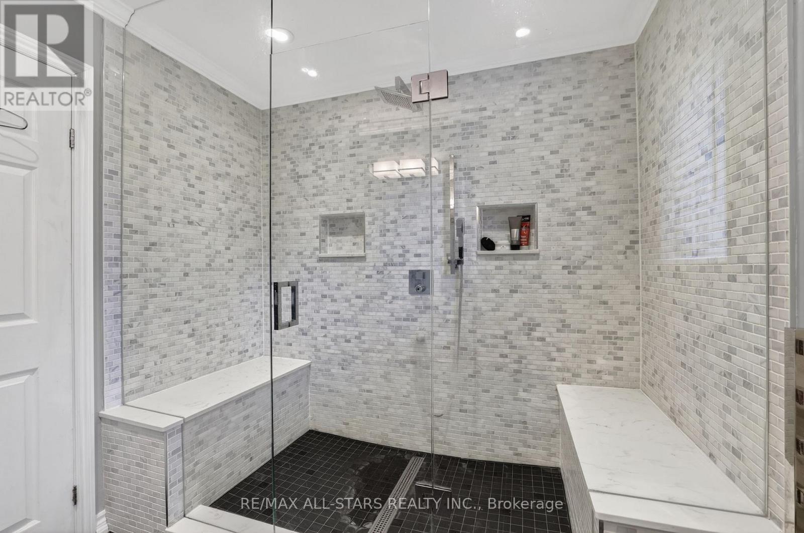 Main level main Bathroom w/ large shower - 10655 Sideroad 17, Brock, ON